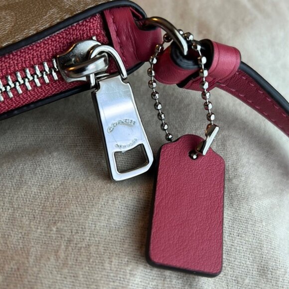 New Coach large gallery pouch - Picture 13 of 16